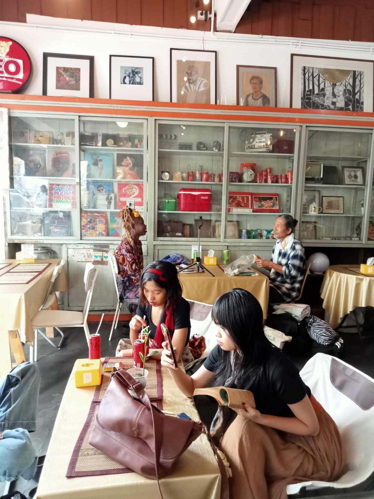 Bang Lumphu House&Bistro Apartment Bangkok Luaran gambar